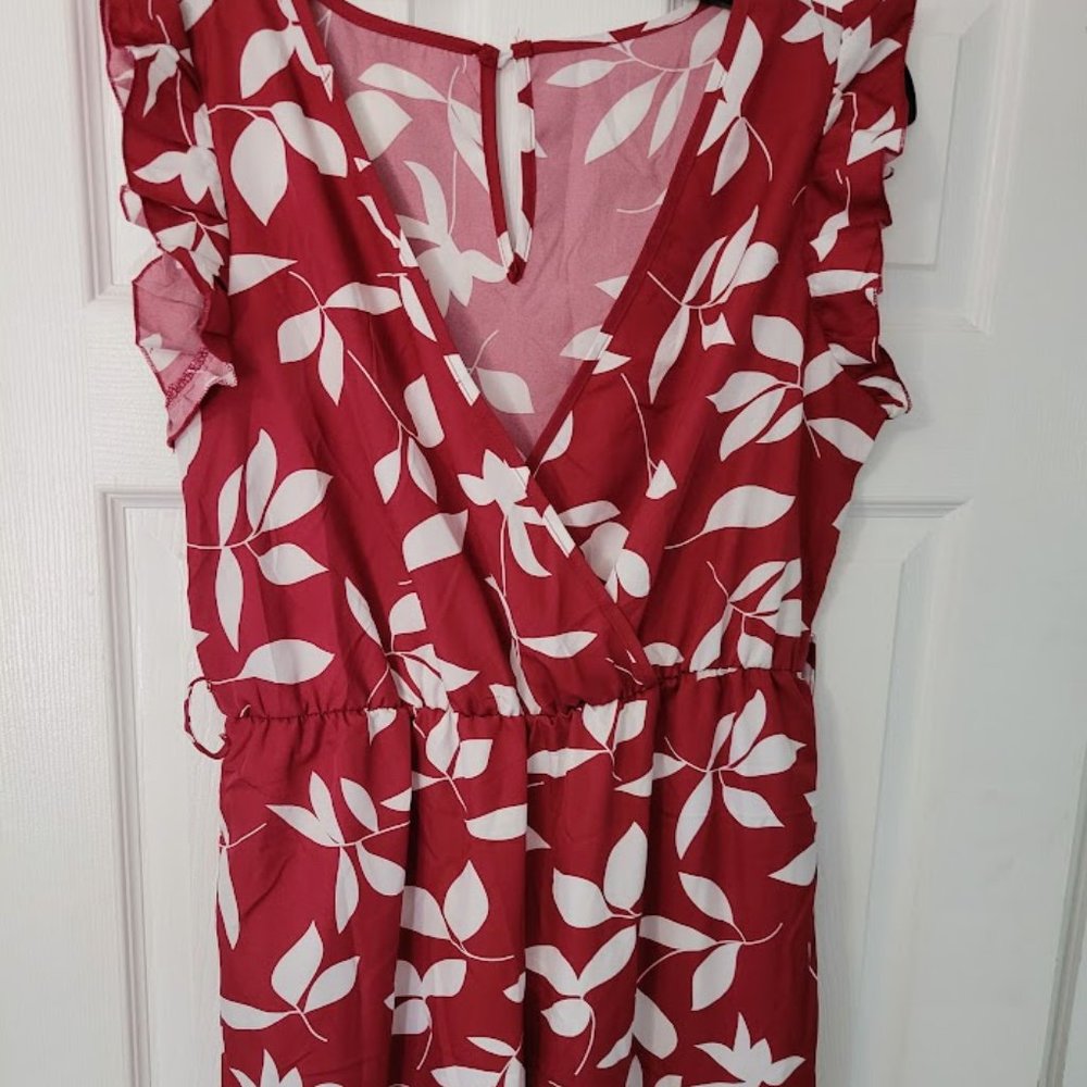 Shein‎ dark red jumpsuit with leaf pattern Size L